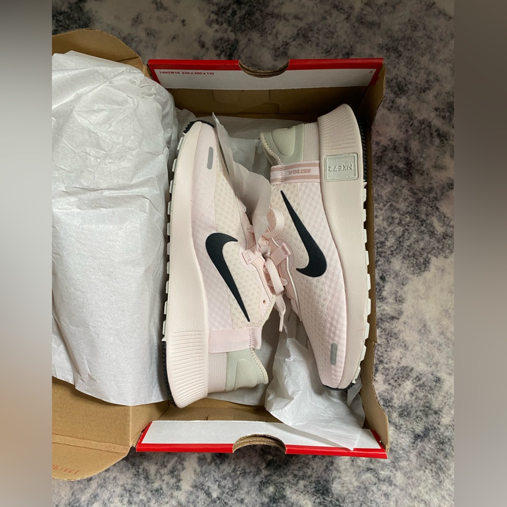 NEW Nike Reposto Light Pink Sneakers